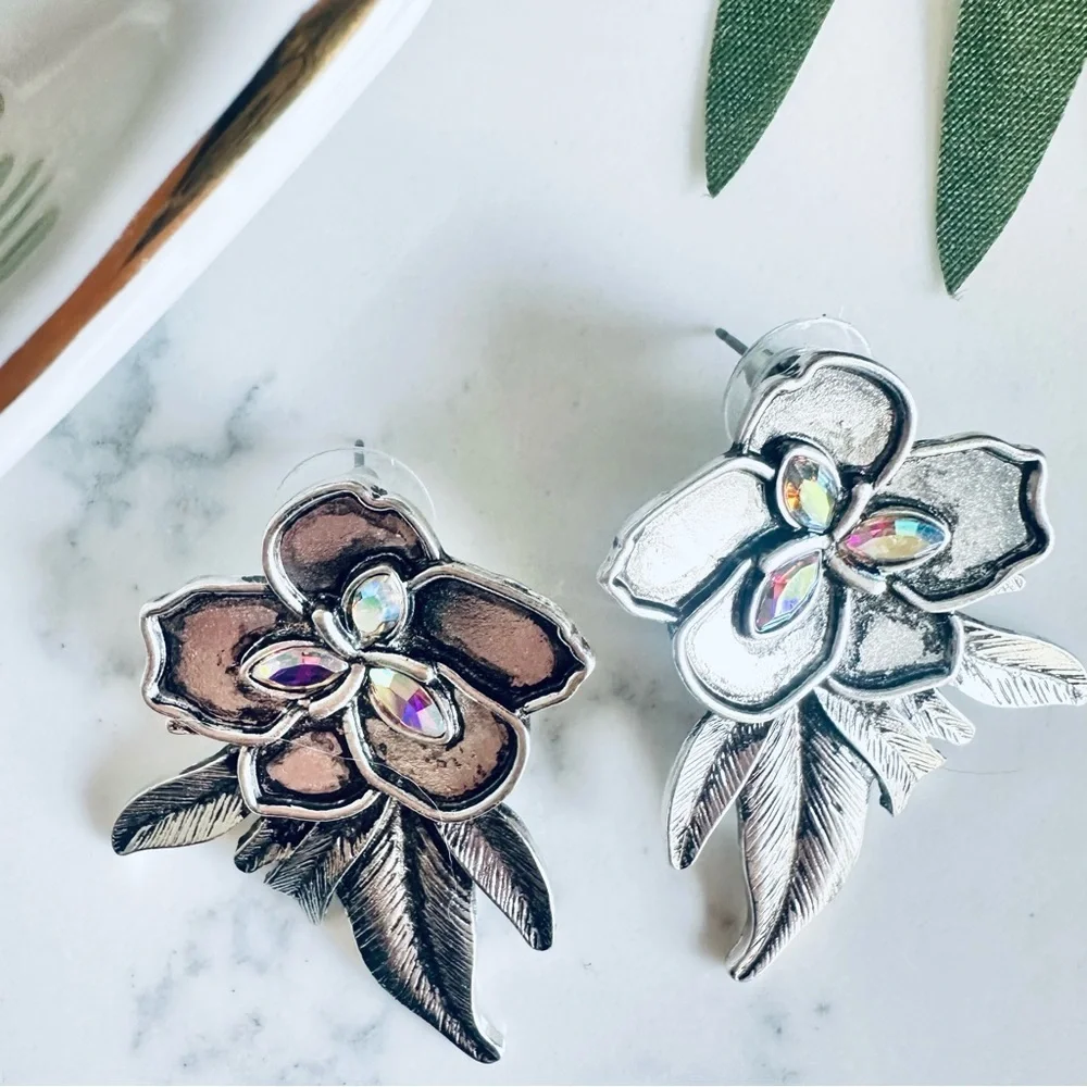 2/$30🌵 Silver Floral Earrings Tropical Iridescent Rhinestones Boho Jewelry NEW